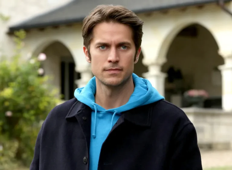 Lucas Bravo: 11 Fakten über den Emily in Paris-Schauspieler, die Sie wissen müssen lucas bravo