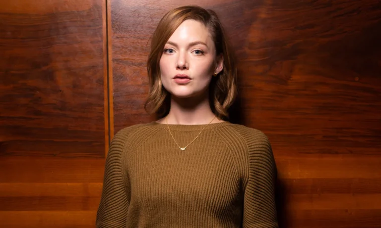 Alles, was Sie über Holliday Grainger wissen müssen holliday grainger