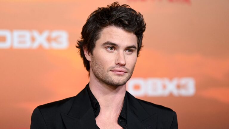 Vermögen von Chase Stokes: Wie reich ist der Star aus „Outer Banks“ wirklich? chase stokes