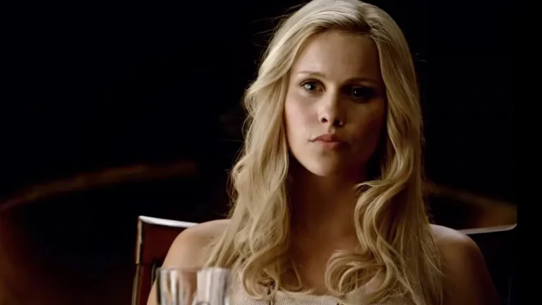 Wer ist Claire Holts Ehemann? Andrew Joblons Job & Kinder claire holt