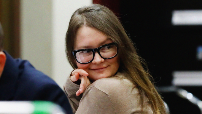 Wer ist Anna Delvey: Vermögen, Fußfessel und alles, was Sie sonst noch über sie wissen müssen anna delvey
