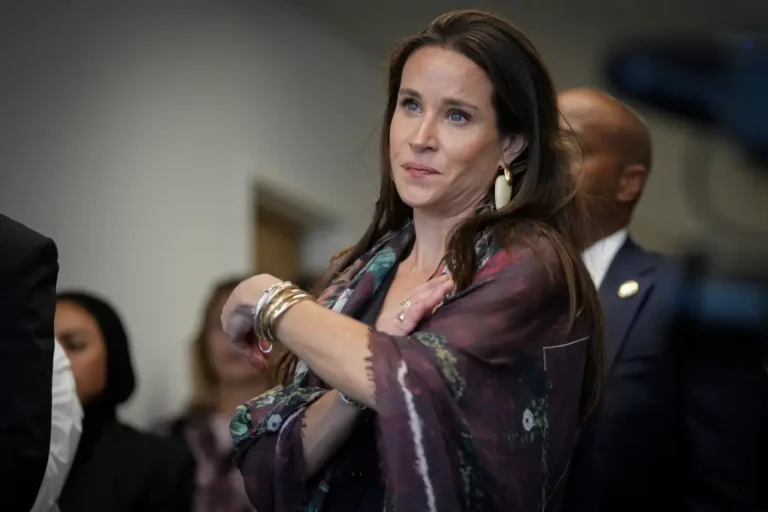 DER ARZT IST DA Wer ist Ashley Bidens Ehemann, Howard Krein? ashley biden