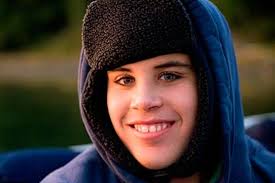 Die herzzerreißende Geschichte von Jett Travolta, dem Sohn von John Travolta, der mit nur 16 Jahren an einem Krampfanfall starb. jett travolta